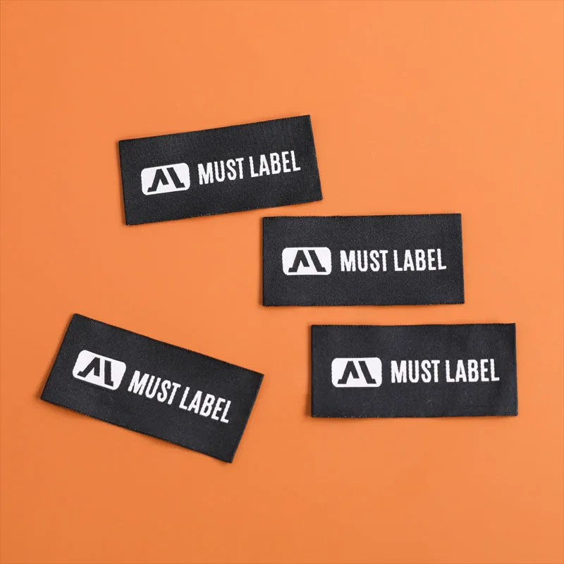 Důležitost tkaných štítků v brandingu a identifikaci produktu